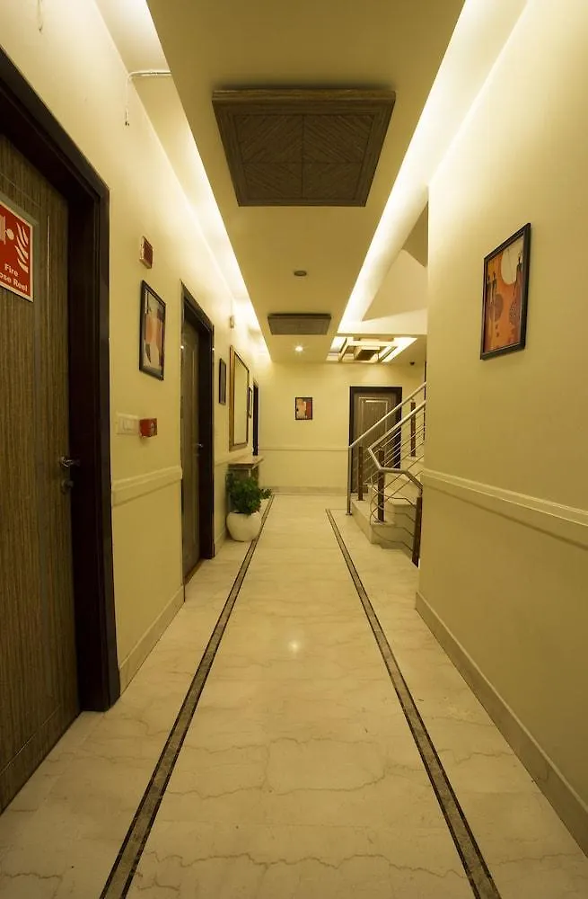 Hotel Picasso Paschim Vihar Delhi - Couple Friendly Local Ids Accepted 3*, Delhi (National Capital Territory of India)