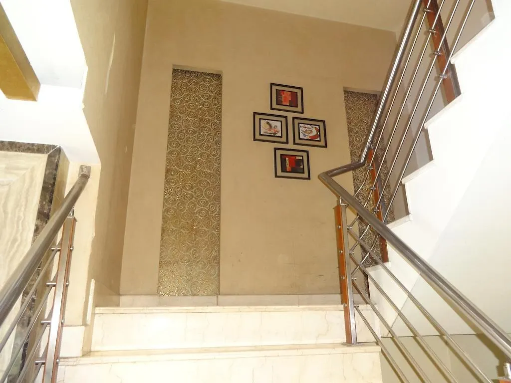 Hotel Picasso Paschim Vihar Delhi - Couple Friendly Local Ids Accepted 3*, Delhi (National Capital Territory of India)